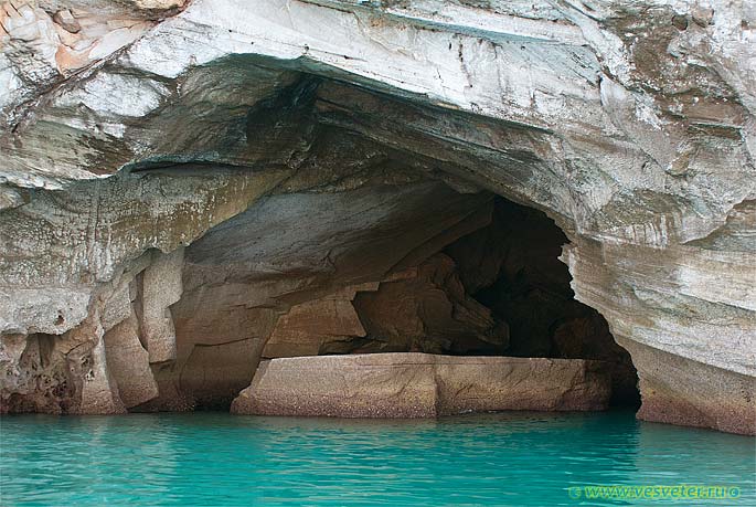 Сокотра (Socotra). Грот Йемен, остров Сокотра. Грот