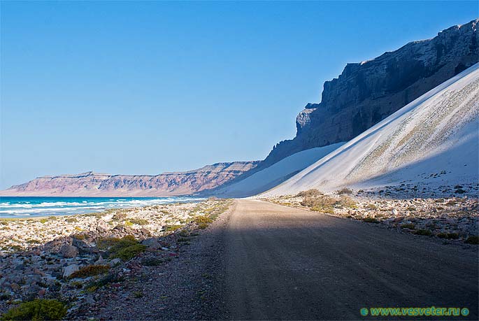 Сокотра (Socotra). Дюны у моря Йемен, остров Сокотра. Дюны у моря