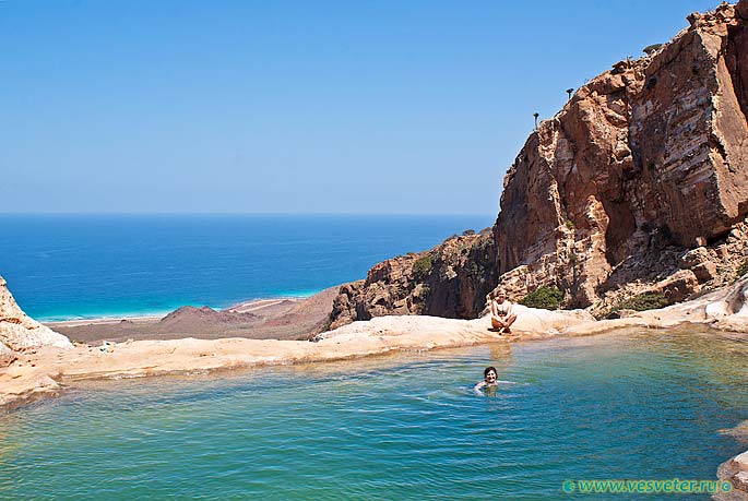 Сокотра (Socotra). Озеро и океан Йемен, остров Сокотра. Озеро и океан