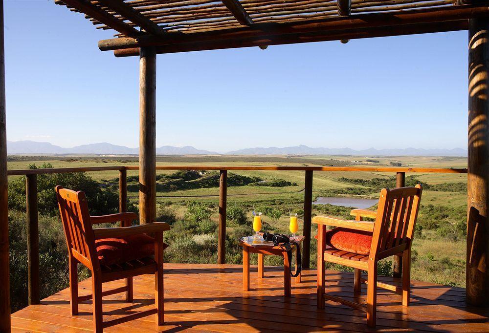 Веранда в Garden Route Game Lodge Веранда в Garden Route Game Lodge