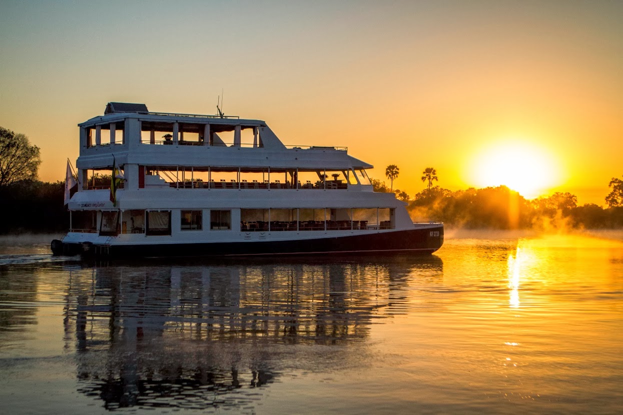 Круиз по реке Замбези на закате солнца на кораблике Zambezi Explorer Круиз по реке Замбези на закате солнца на кораблике Zambezi Explorer